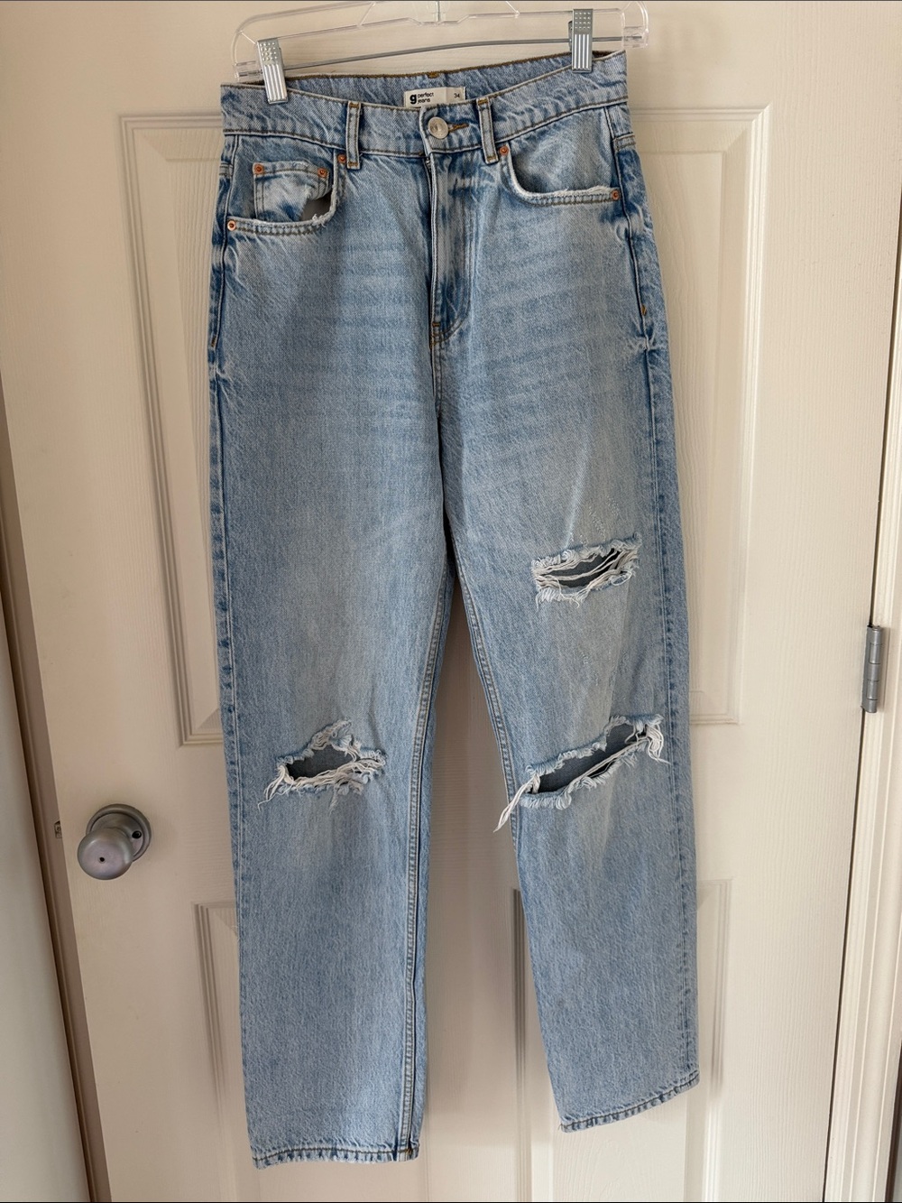 GINA TRICOT Light Wash Ripped Straight-Leg Jeans
